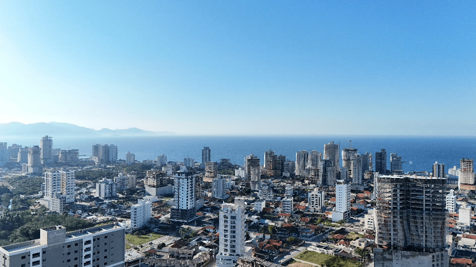 Vista da sacada tipo 03 do Ethan Tower — horizonte sobre Porto Belo.